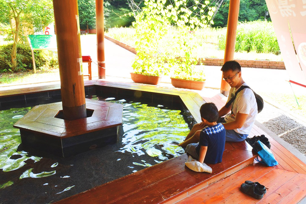 a free footbath called Yuttari.