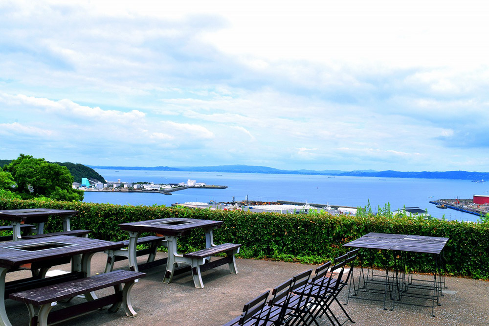 panoramic views of Tokyo Bay.