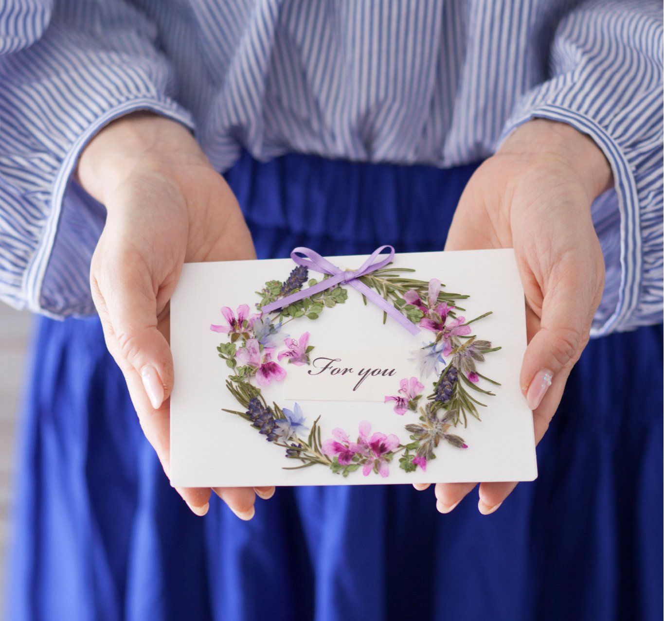 ラベンダーの 上手な押し花の作り方と飾り方アイデア Gardenstory ガーデンストーリー ラベンダーの 上手な押し花の作り方と飾り方アイデア Gardenstory ガーデンストーリー