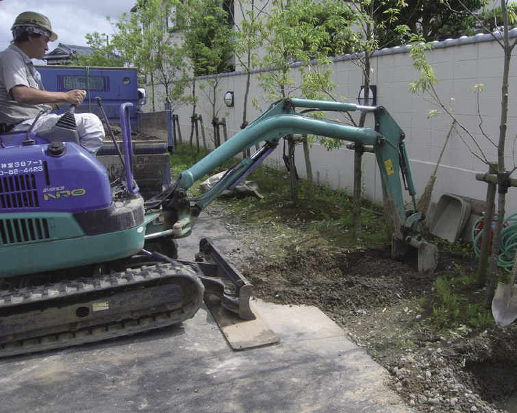 あなたのお庭は大丈夫？ 水はけ改善、樹木の根腐れ防止の手段「暗渠排水」とは？