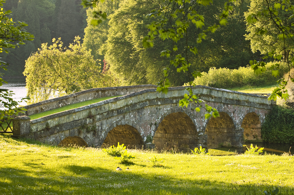 英国の名園巡り　英国で最も美しい風景式庭園「ストアヘッド」