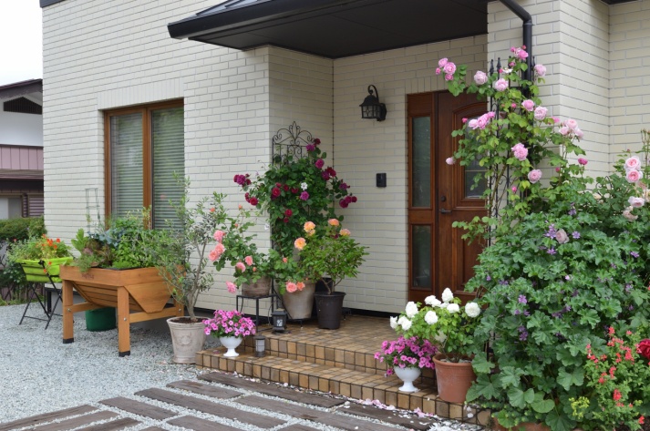 バラいっぱいの玄関編〜家を植物で飾ろう〜