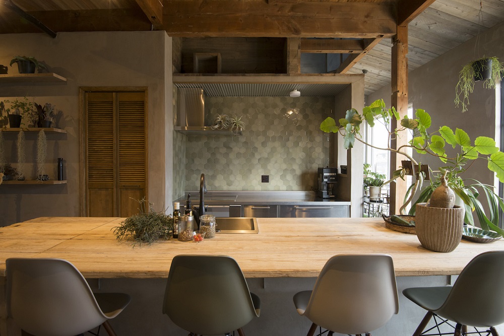 槇谷桜子の古民家グリーン・リノベーション「キッチンを癒し空間に」