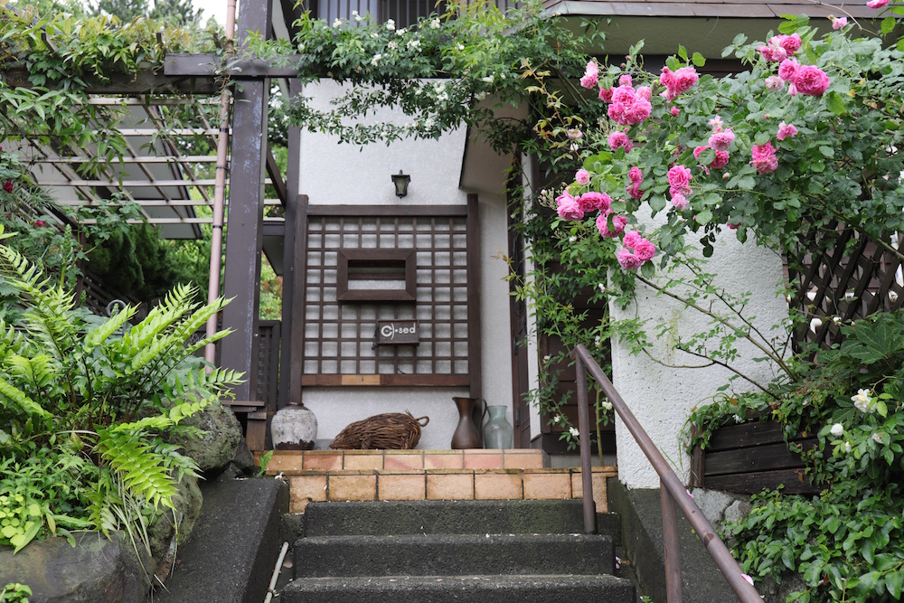 斜面を庭に変えて楽しむガーデニング 神奈川 小脇邸 Gardenstory ガーデンストーリー