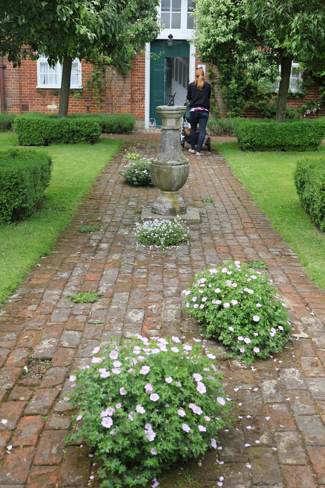 庭の小道をおしゃれにdiy実例デザインバリエ Gardenstory ガーデンストーリー