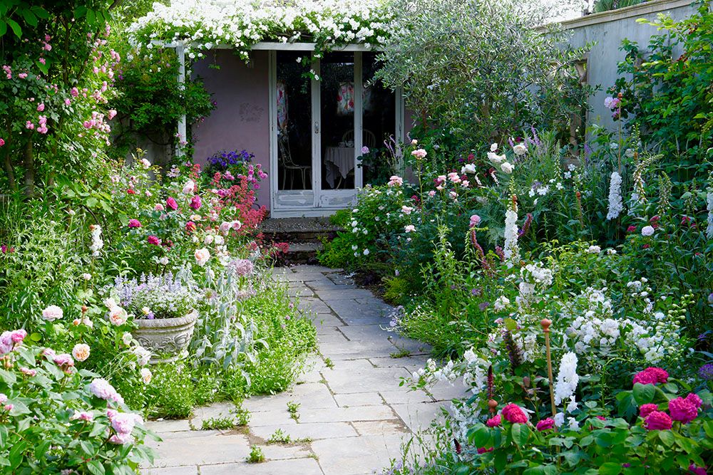 美しい庭をつくる人が愛用する便利な庭道具