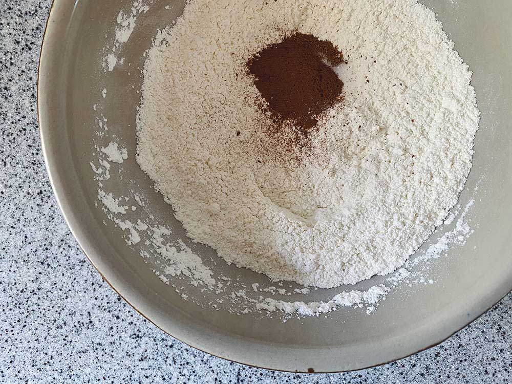 自家製「五香粉」で作るチャイニーズフルーツケーキの作り方