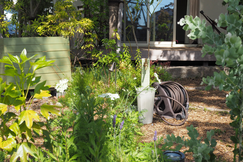 庭に井戸を掘りました！ ガーデンセラピーが体験できる施設「花音の森」レポ Vol.６ | GardenStory (ガーデンストーリー)
