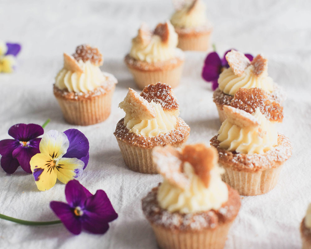 テーブルに春を呼ぶバタフライカップケーキ【The Pudding Party Tomoのイギリス菓子便り】