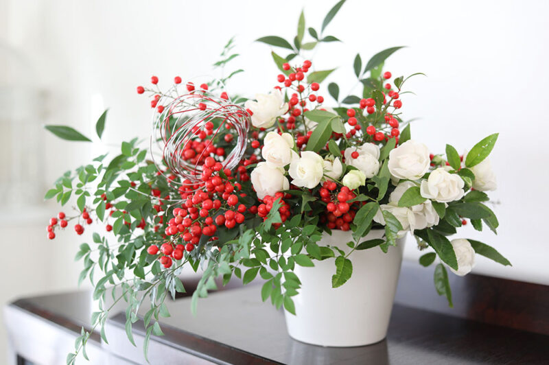 新しい年を晴れやかに迎えよう！ 南天を主役に新春の紅白アレンジ