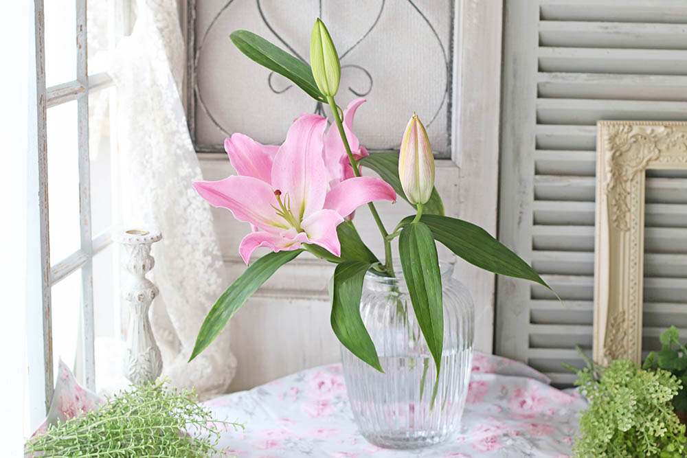 ユリのクッキージャーのアレンジ