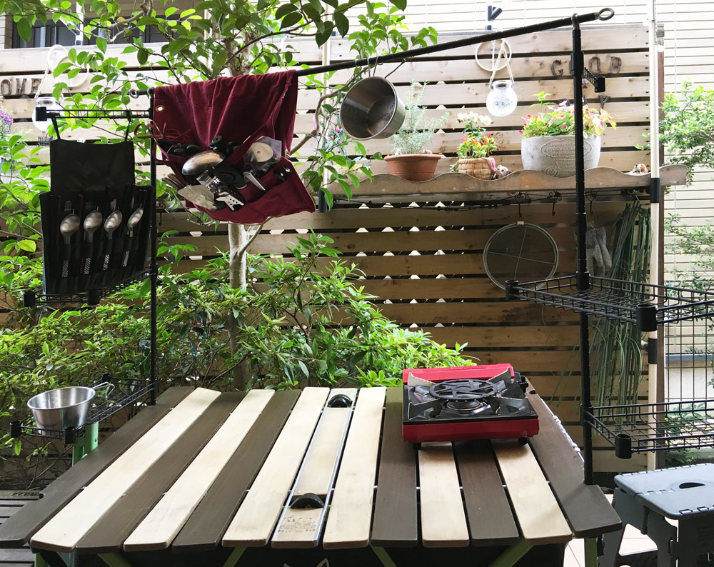 機能満載のDIYテーブルでアウトドアライフが楽しめる空間に