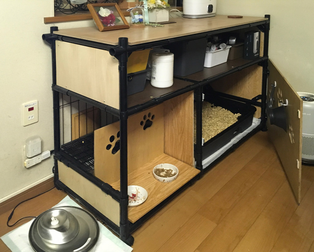 扉を開けるとトイレが。普段は見せない収納。