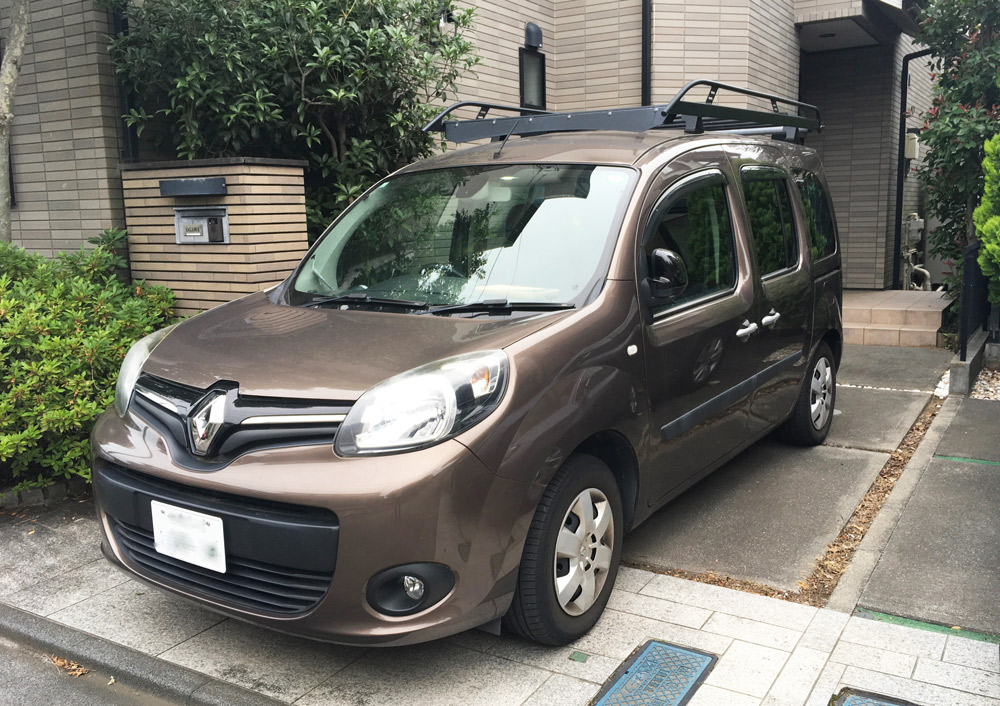 ブラウンのルノー カングーをDIYでリフォーム。