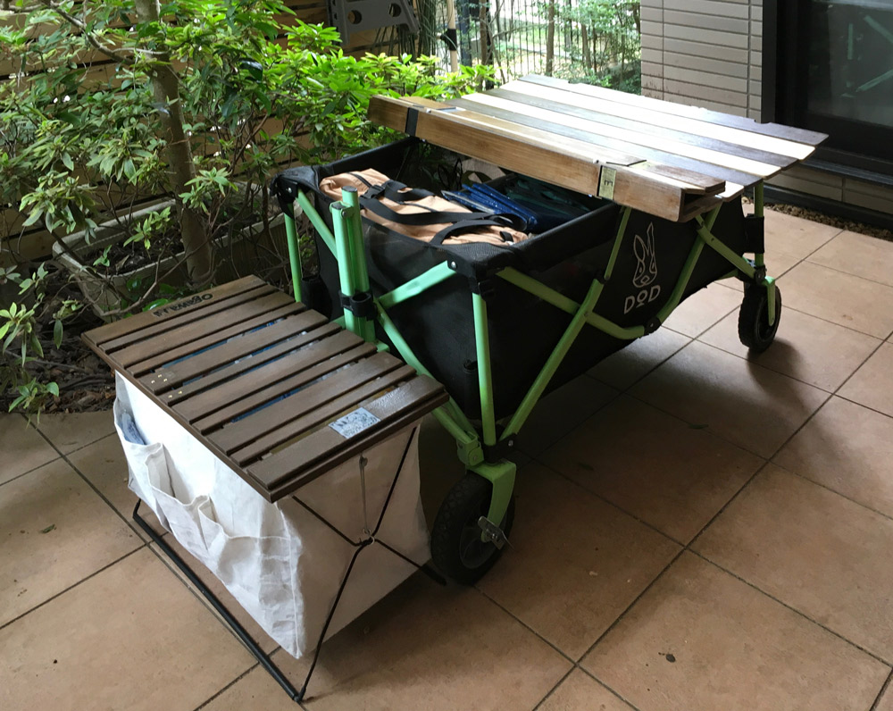 ダストボックスの蓋は100円ショップの「すのこ板」で制作。