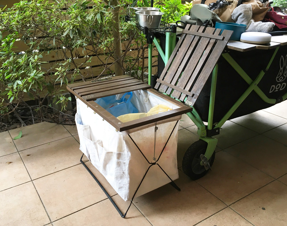 幅広の板と細い板を交互に並べたおしゃれなデザイン。