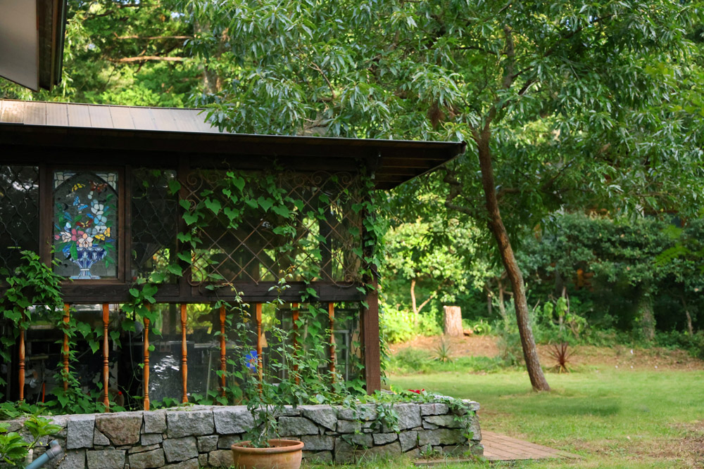 庭も建物も、仲間で力を合わせ、自分たちの手で理想の形に作り上げてきました。