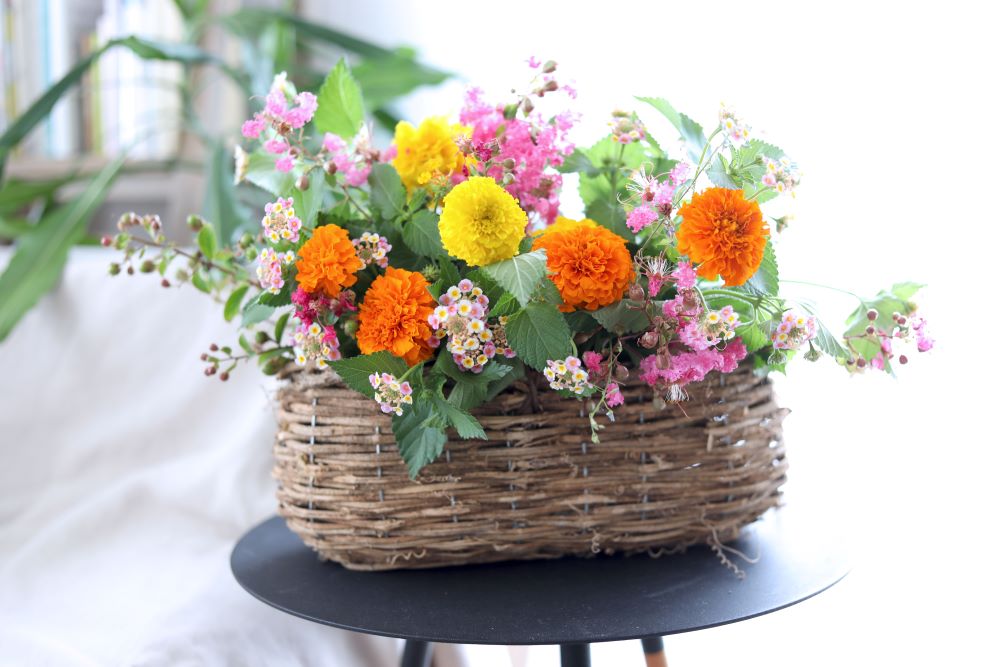 マリーゴールドのバスケットアレンジ