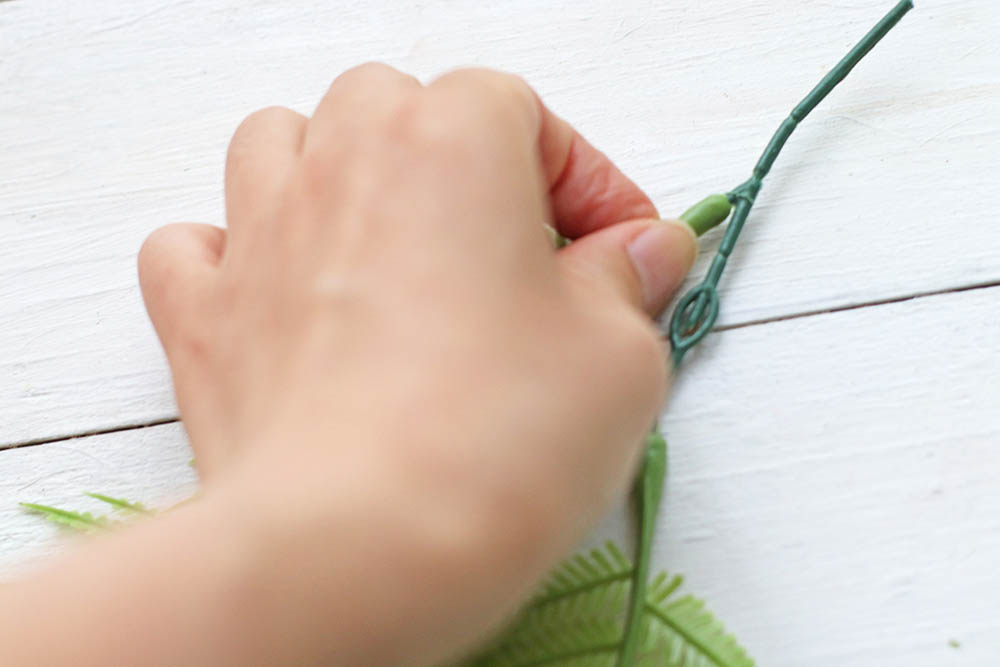 葉の向きを整える