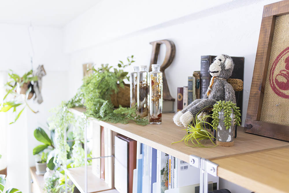 雑貨と合わせて飾る