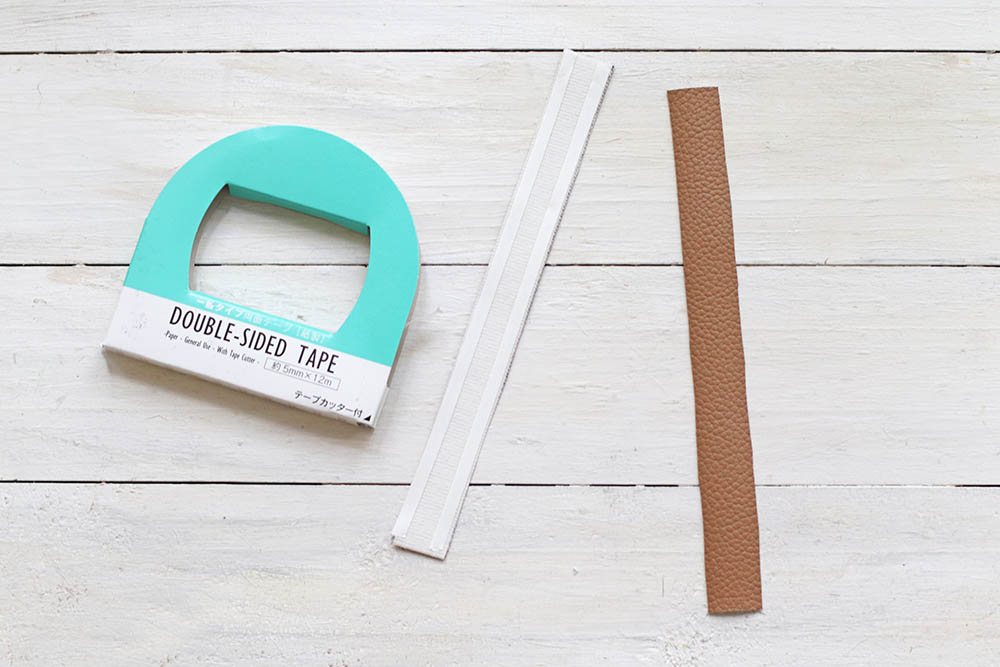 フェイクレザーをカット