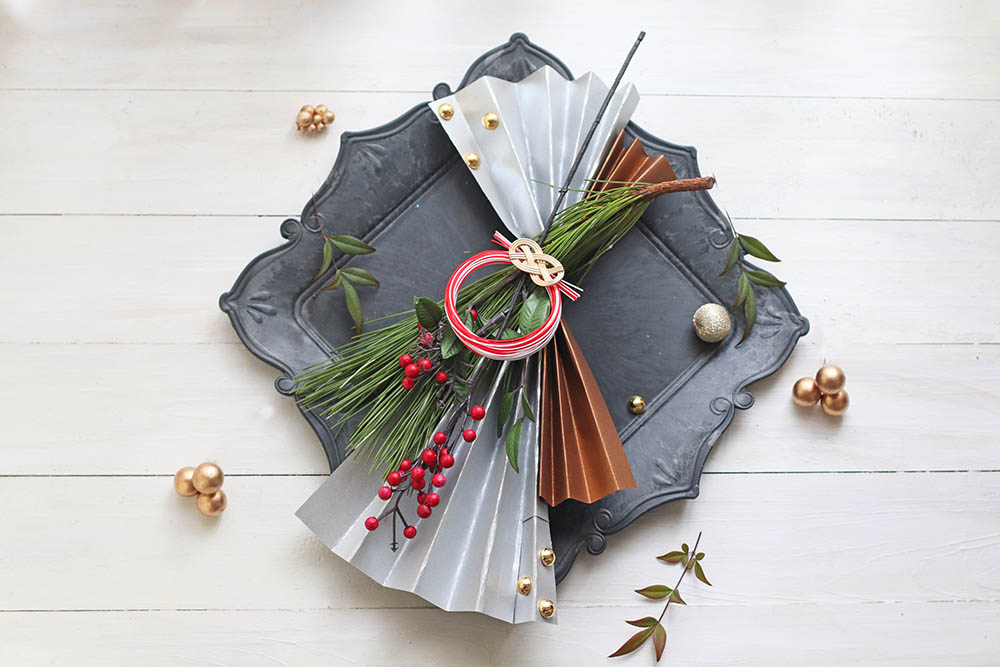 制作時間10分！ 100均グッズで作る「華やかお正月飾り」が忙しい年末に最適　プチプラ花コーデVol.170