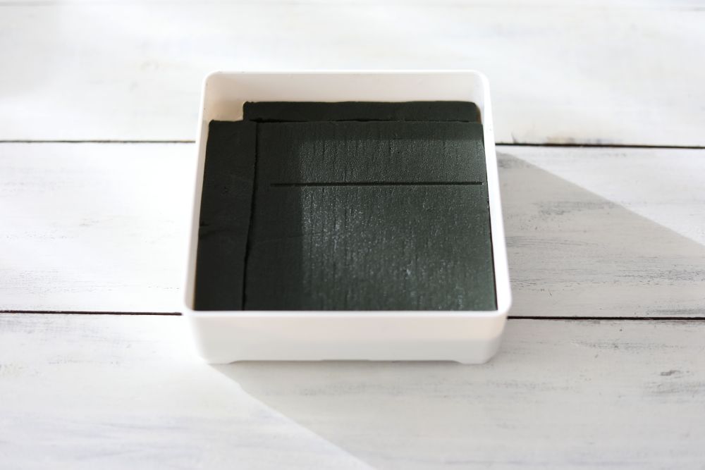 吸水性スポンジを敷く