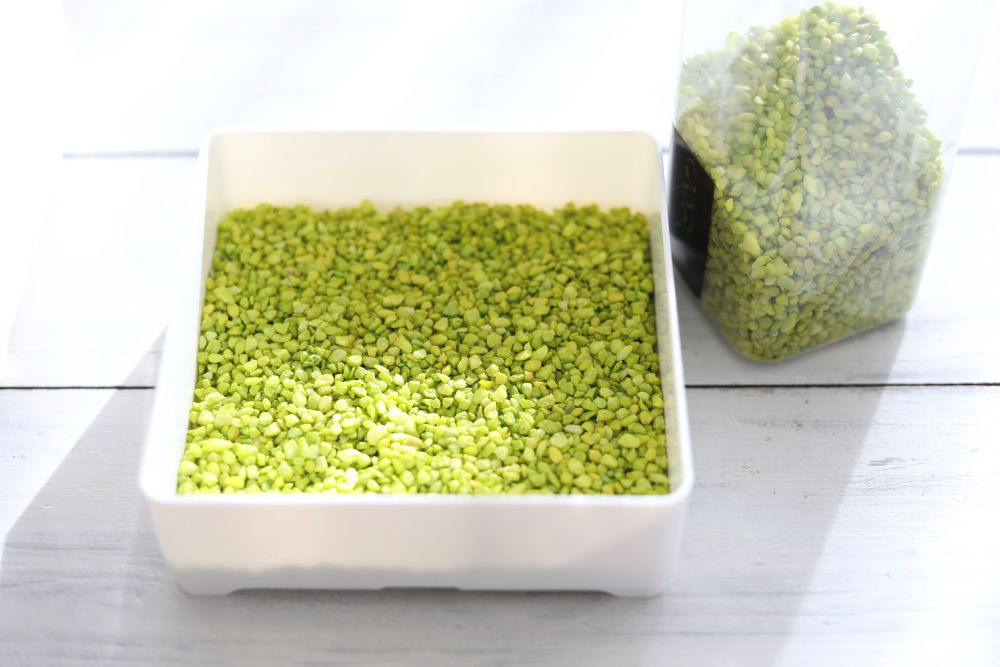 カラーサンドを敷く