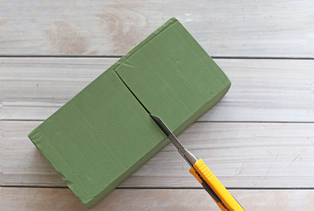 吸水性スポンジをカット