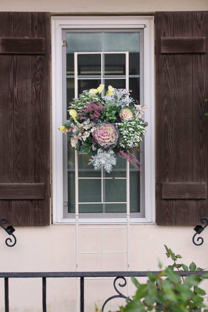 冬のリース形の寄せ植え