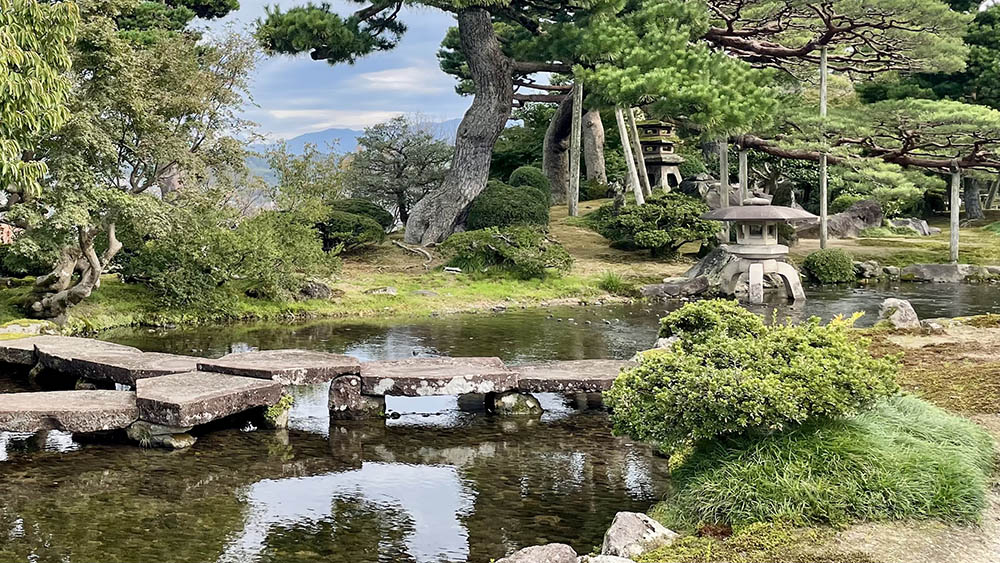 金沢・兼六園「雪見灯籠」