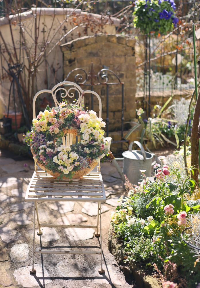 春のリース寄せ植え