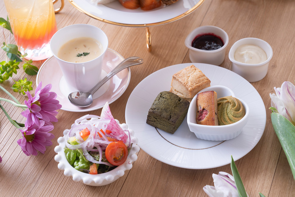 Others:ミニサラダ、ミニスープ、スコーン(プレーン・抹茶)、抹茶クッキー、桜のフィナンシェ