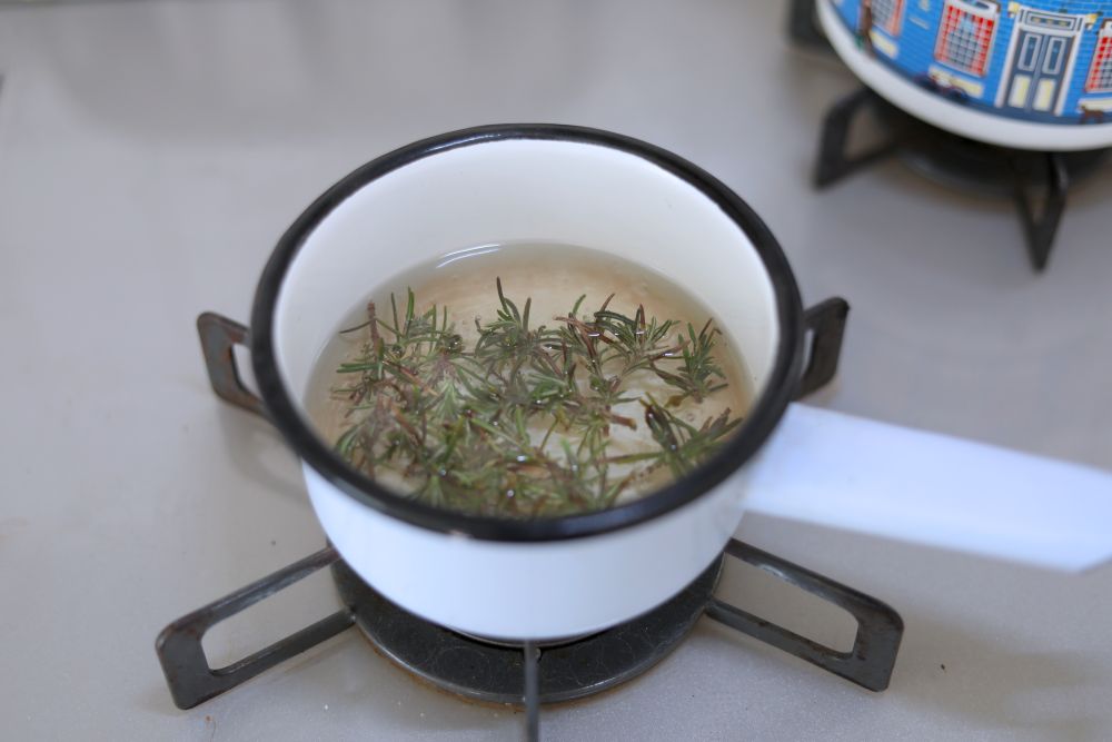 手作りローズマリーウォーター