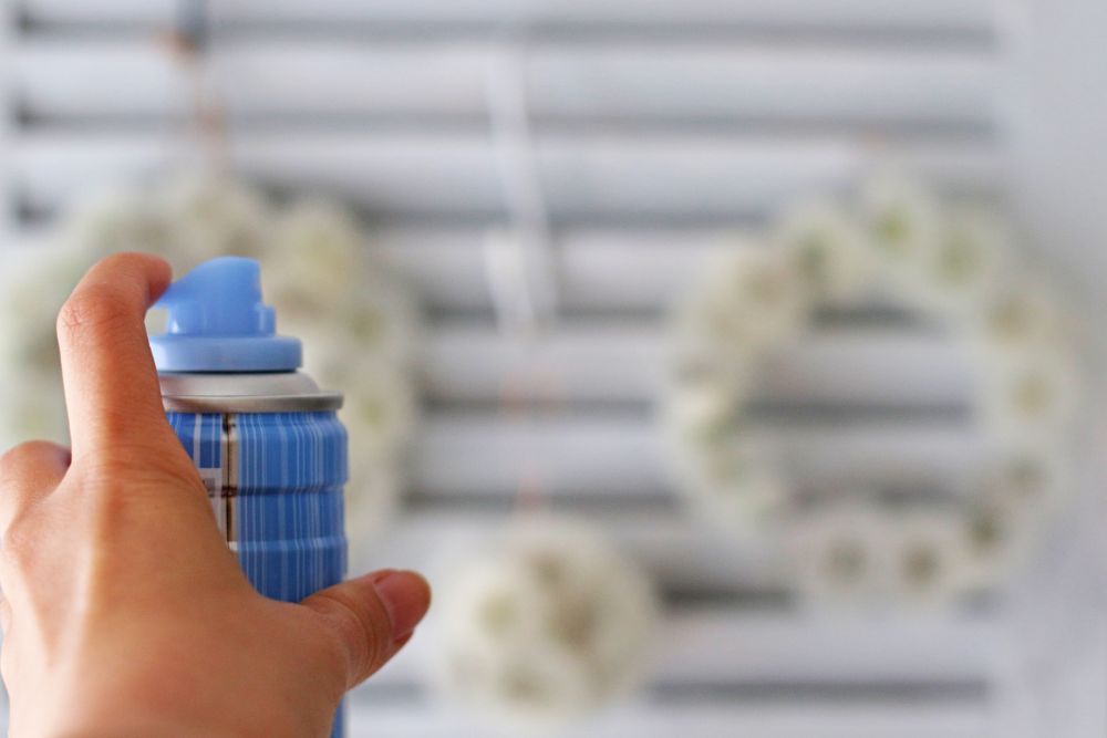 ヘアスプレーでコーティング