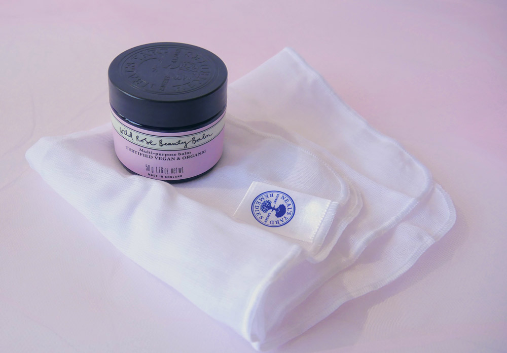 角質の拭き取りに最適なオーガニック コットンクロス付き。