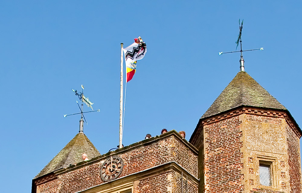 【ヒント2】庭のシンボルは「塔」