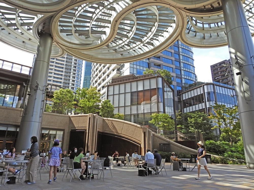 麻布台ヒルズアリーナと大屋根「The Cloud」。